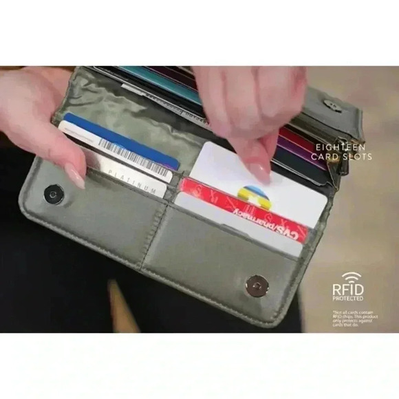 LUG Throttle RFID Wallet - Raspberry - Picture 12 of 16